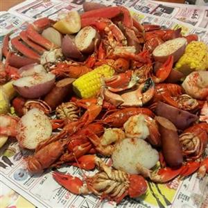 Cabbage Island Clambake featuring, lobsters, corn, potatoes, onions and more! 